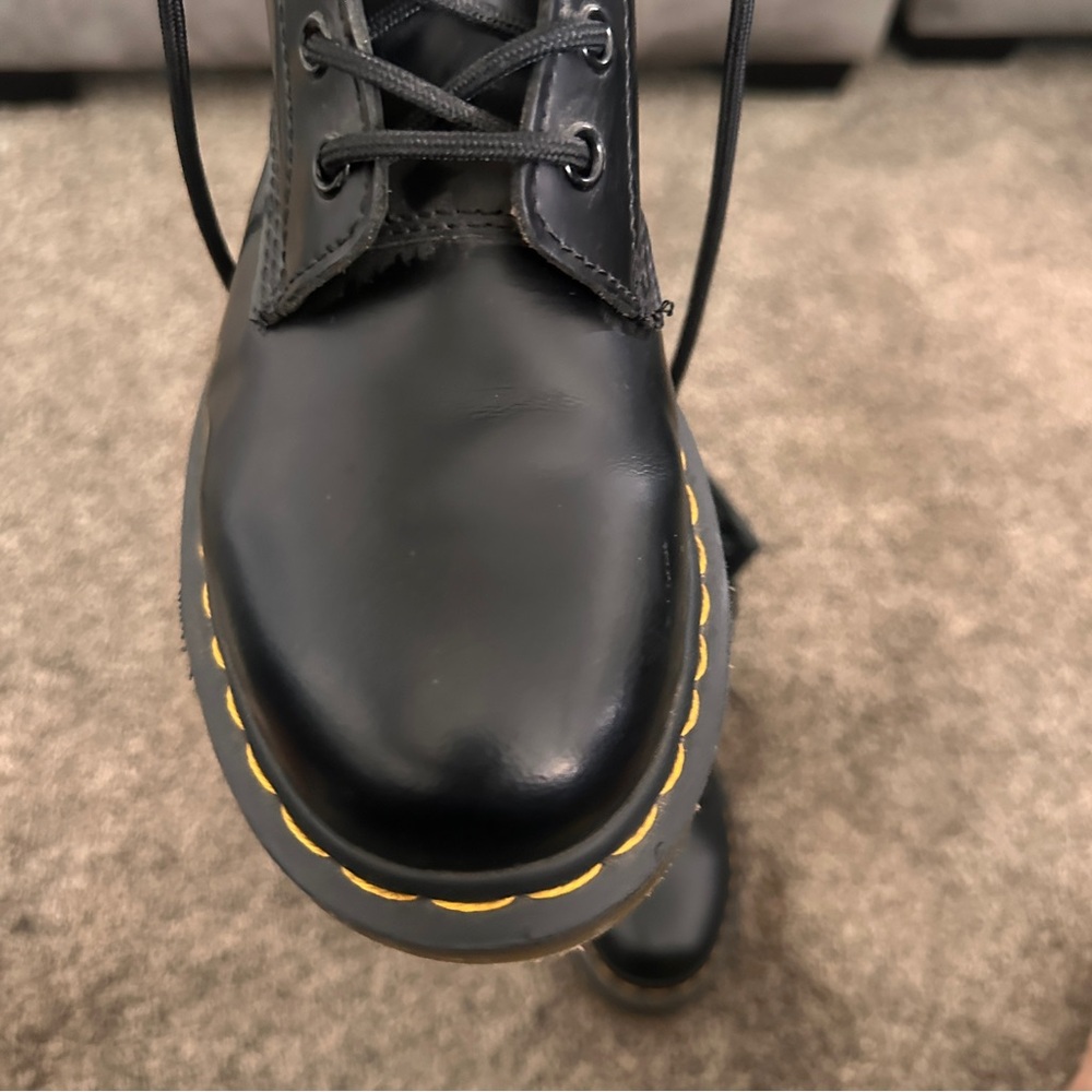 Dr. Martens Black Combat Boots Women Size 8 Smooth Leather Boots Lace Up Classic - Picture 16 of 16